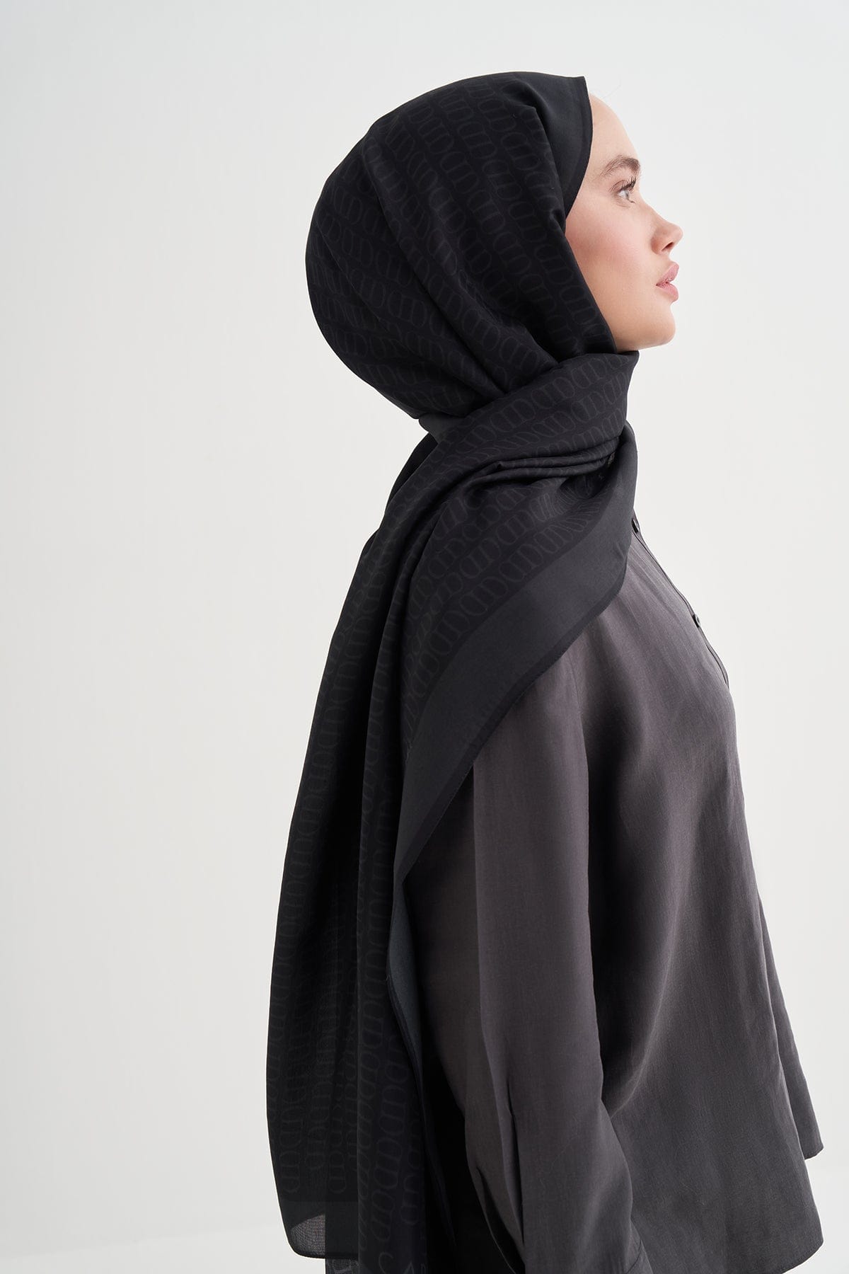 vector-monogram-viscose-scarf-black-3931.jpg