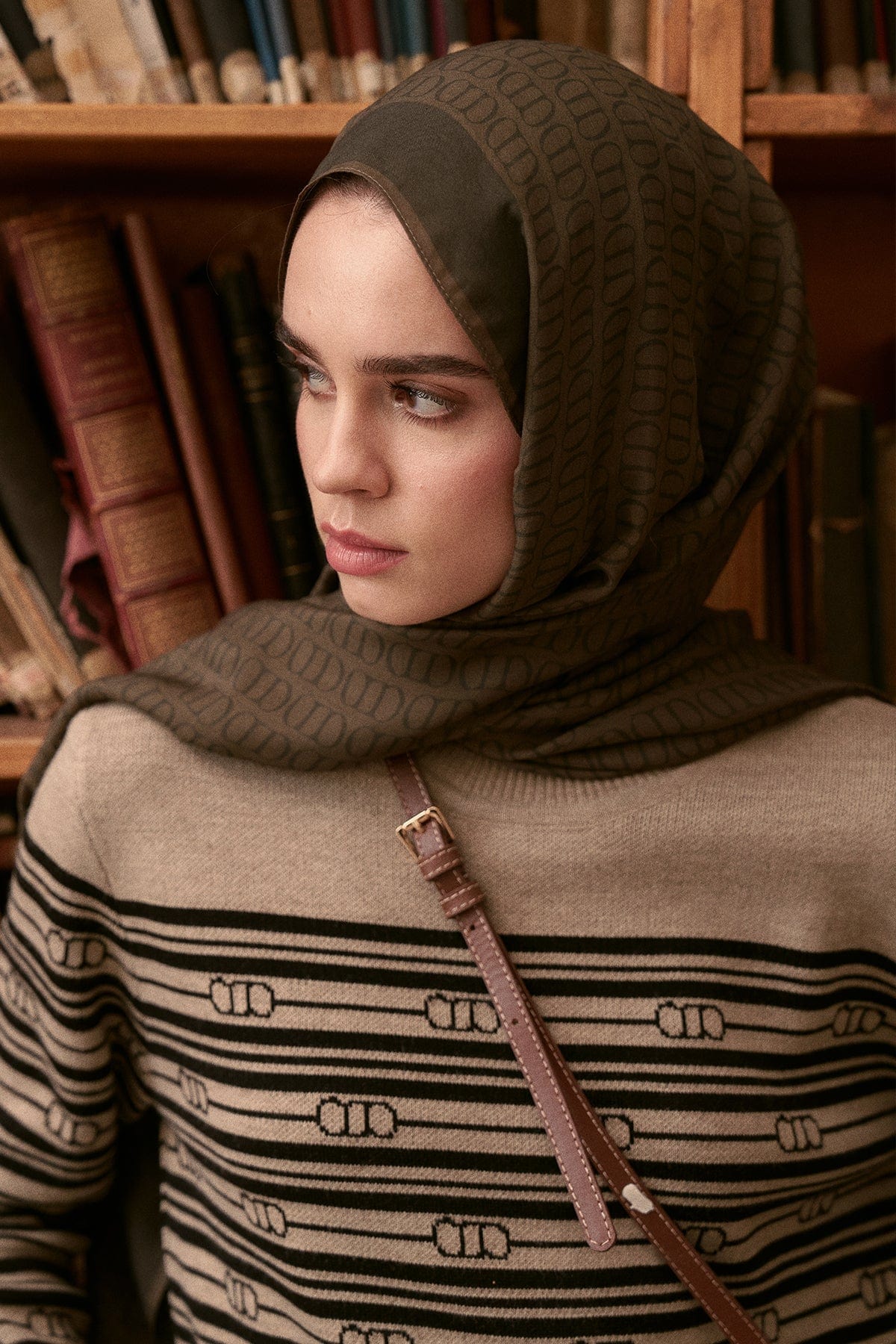 vector-monogram-viscose-scarf-chocolate-brown-3759.jpg