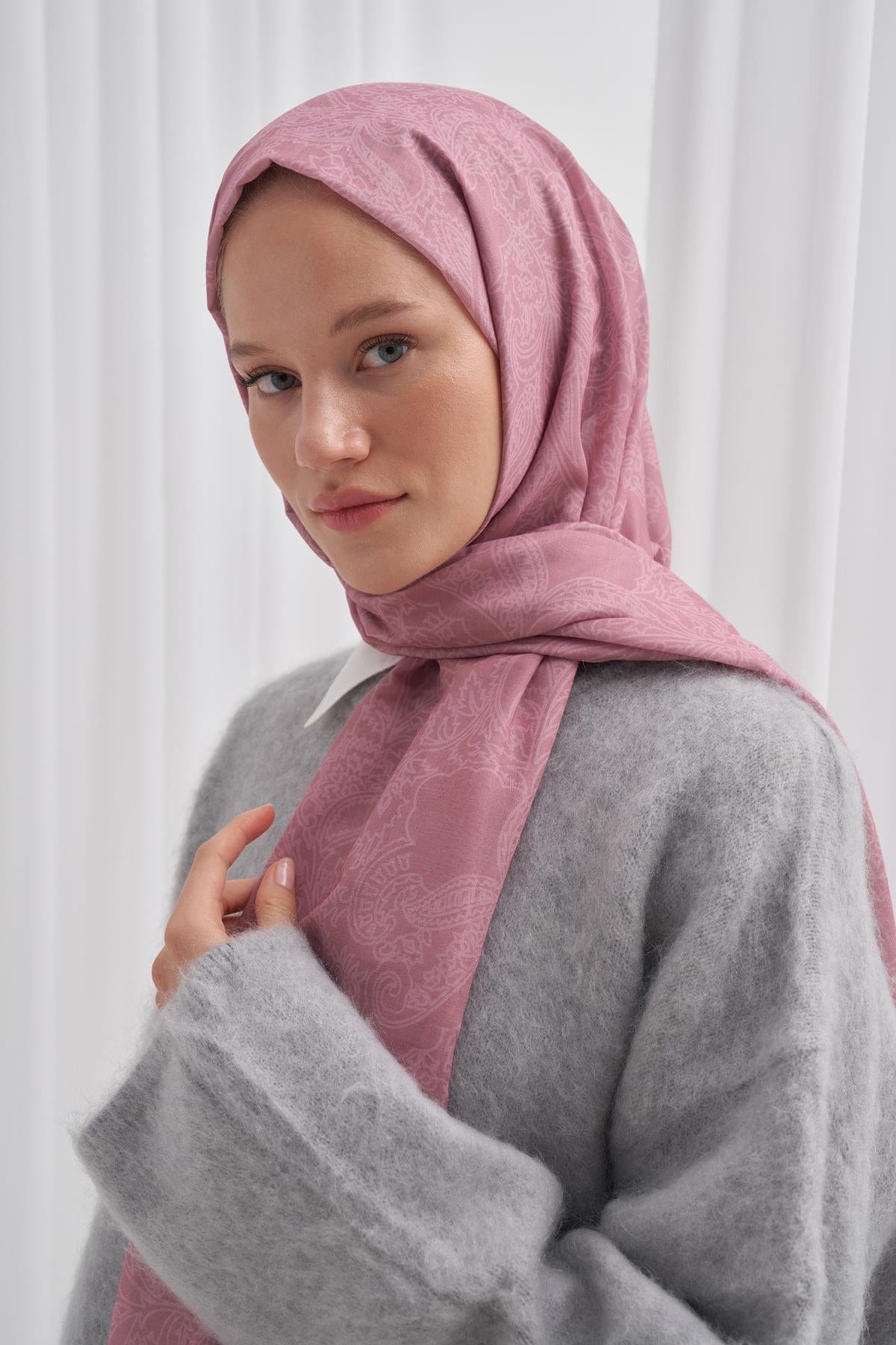 vei-nilla-cotton-scarf-powder-pink-1157_5986a808-434d-42a9-aa29-87a4e8382d52.jpg