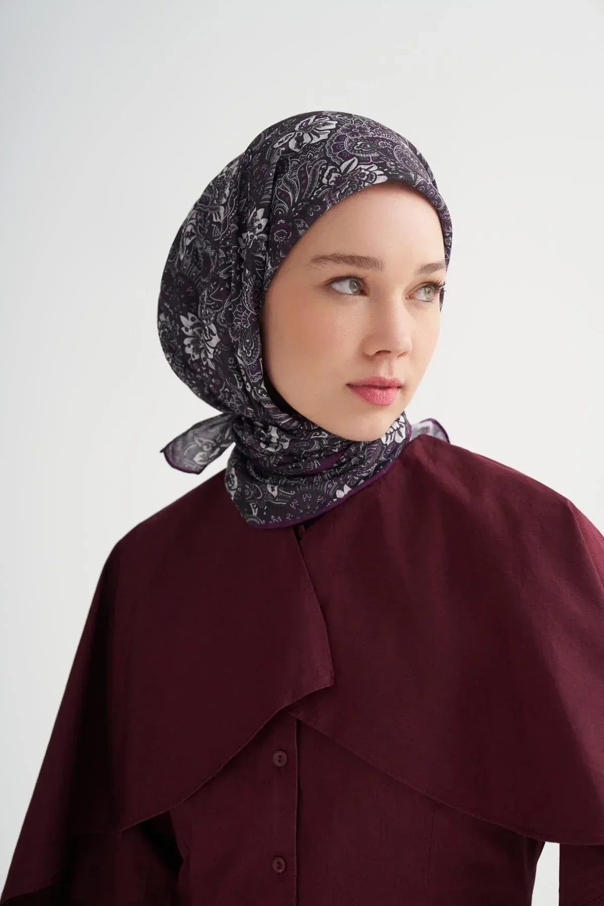 velora-soft-scarf-purple-4889_6a5ee58f-b5df-4244-acba-68a04857d35e - Carell Hijab