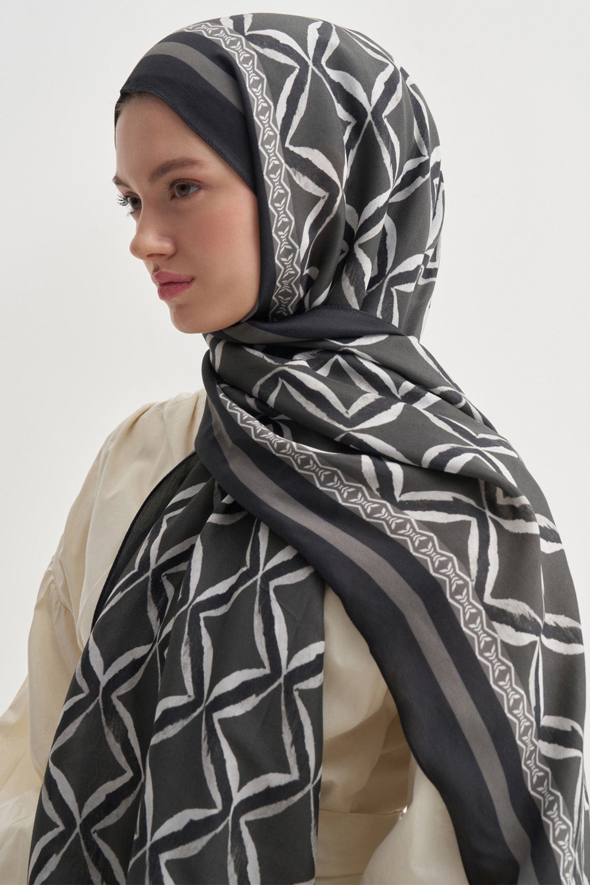 velora-vela-viscose-scarf-anthracite-3607.jpg