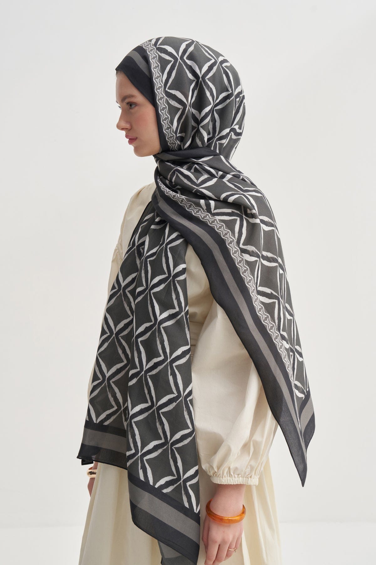 velora-vela-viscose-scarf-anthracite-3608.jpg
