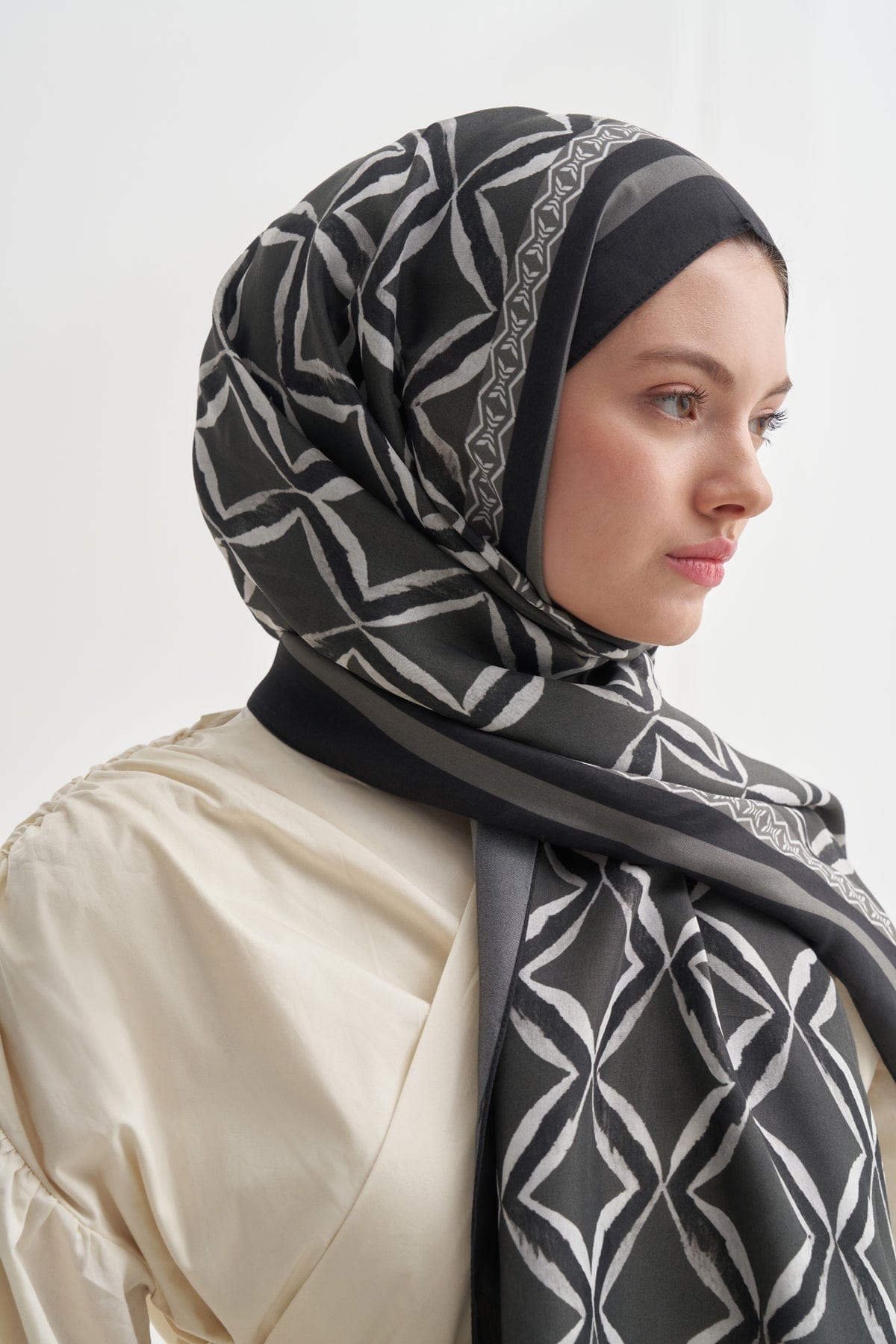 Velora Vela Viscose Scarf Anthracite