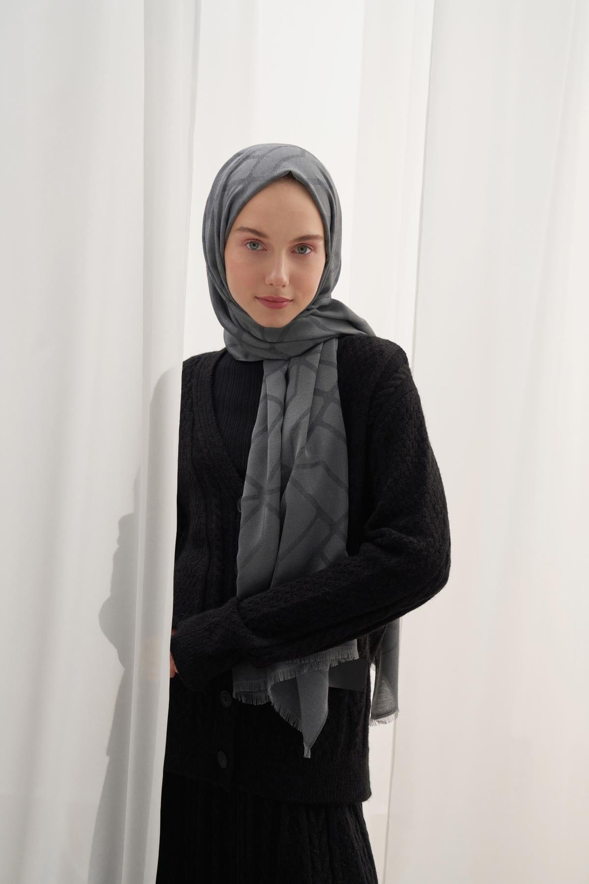 Vence-Double Sided Geometric Pattern Scarf Anthracite