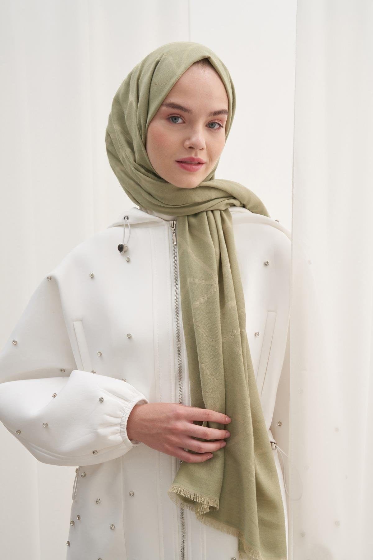 Vence-Double Sided Geometric Pattern Scarf Grass Green