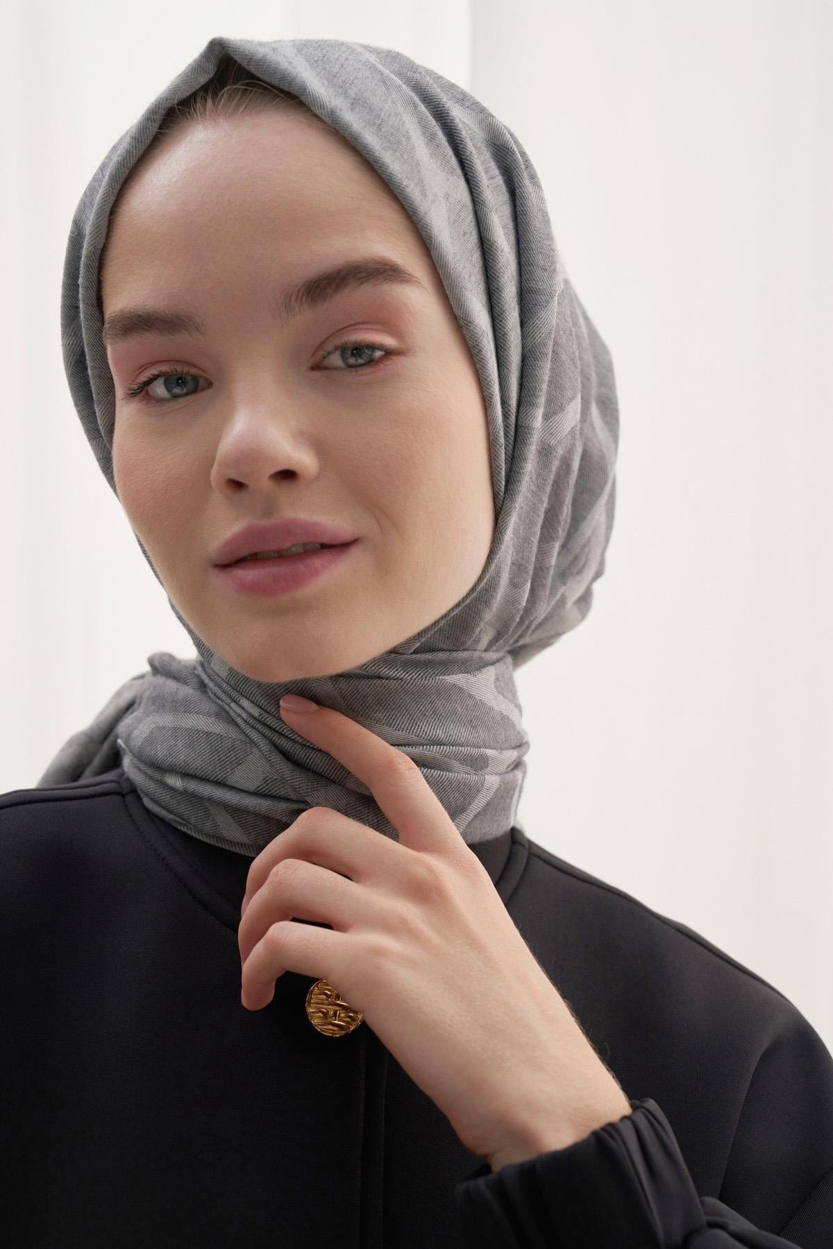 Vence-Double Sided Geometric Pattern Scarf Gray