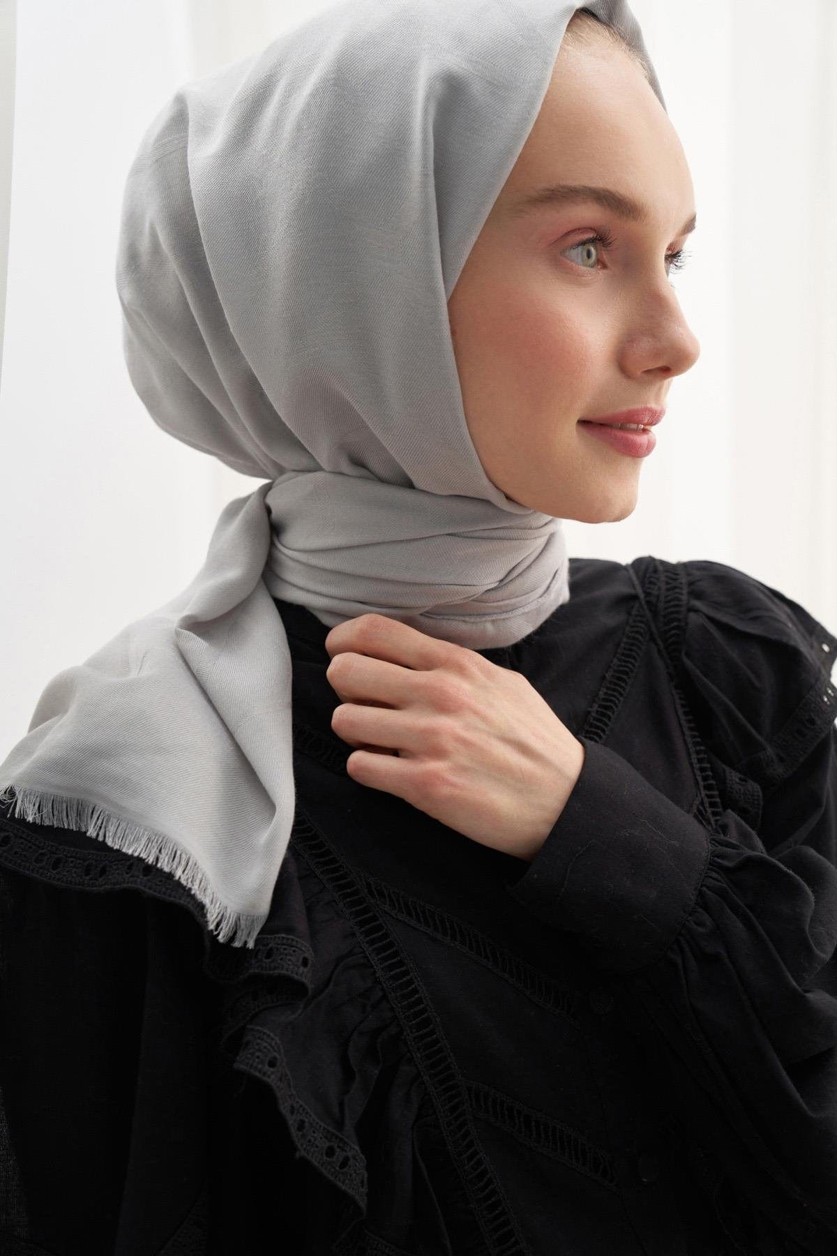 vence-double-sided-geometric-pattern-scarf-light-gray-1135.jpg