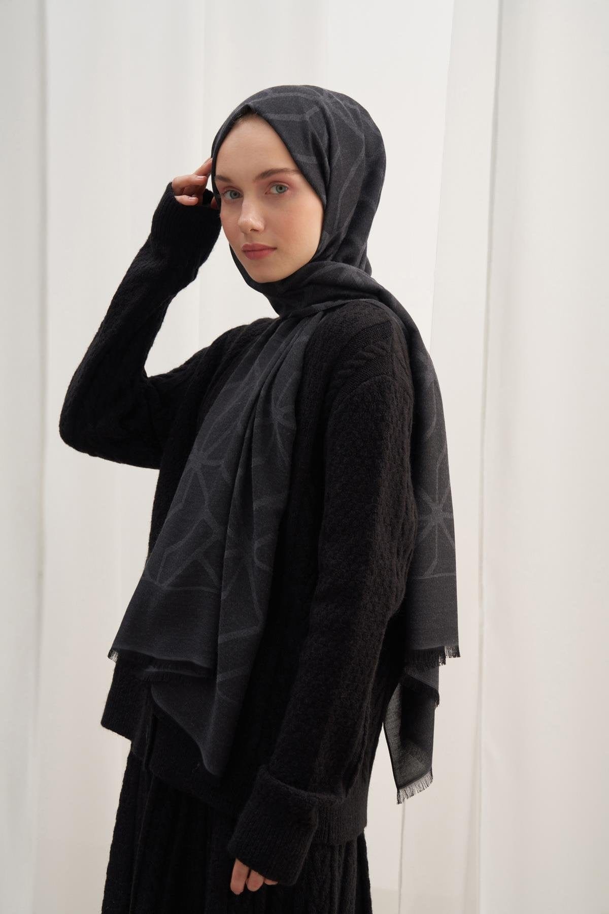 vence-double-sided-geometric-pattern-scarf-smoky-2997.jpg