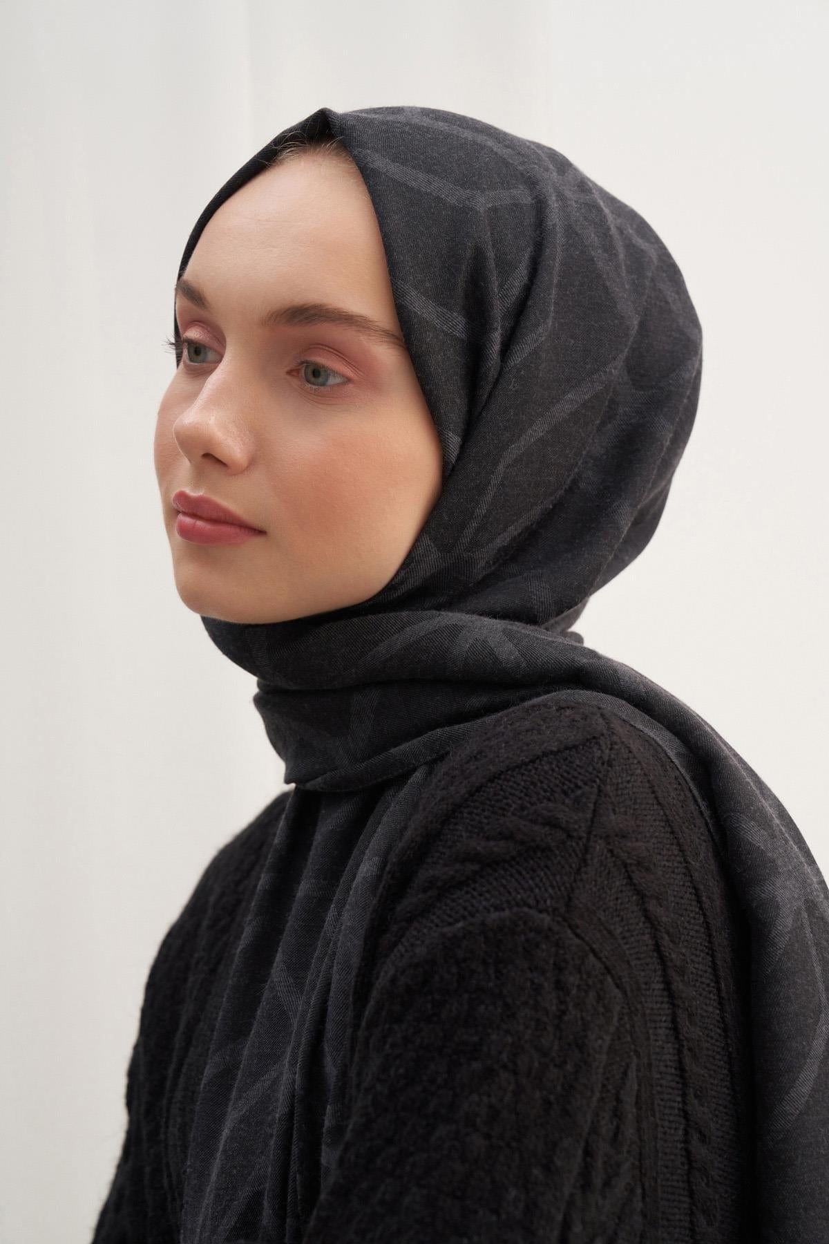 vence-double-sided-geometric-pattern-scarf-smoky-2999.jpg