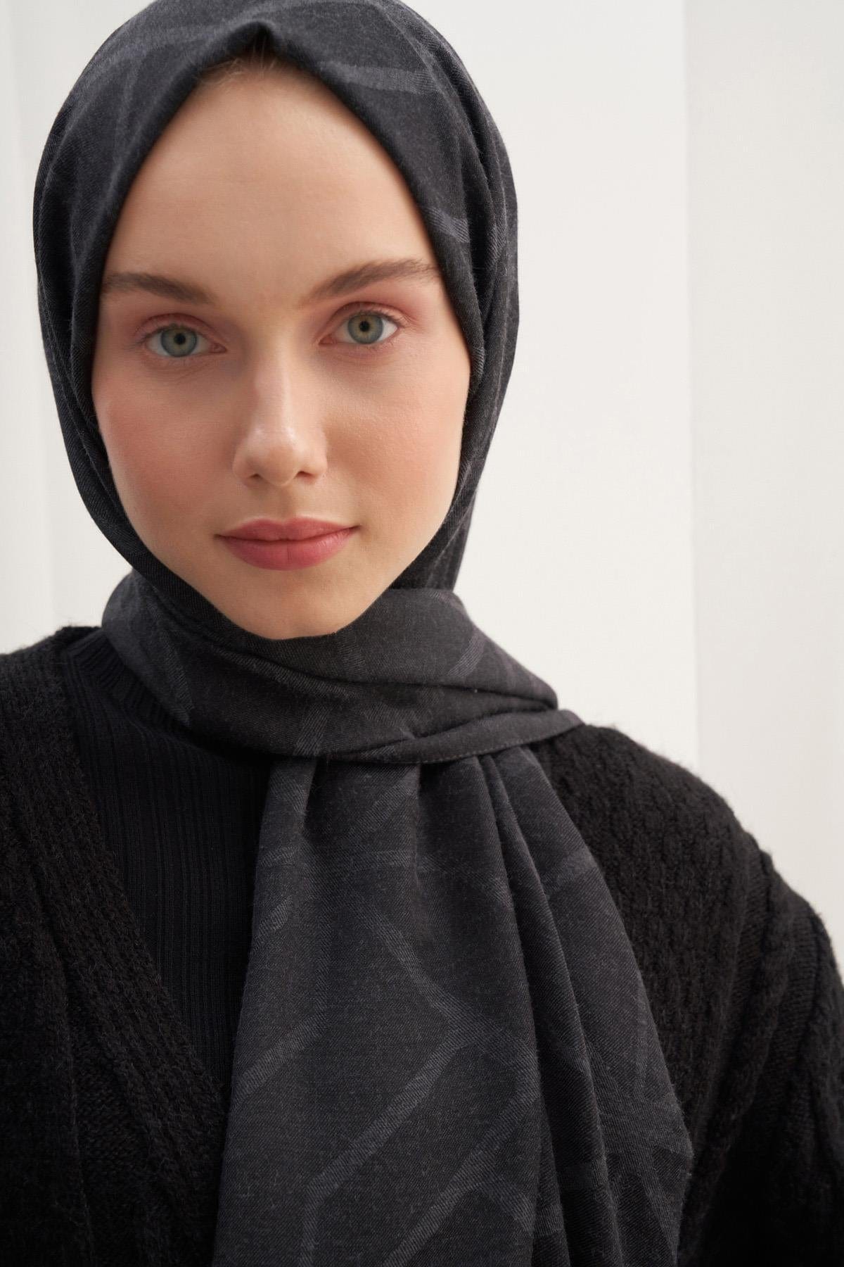 Vence-Double Sided Geometric Pattern Scarf Smoky