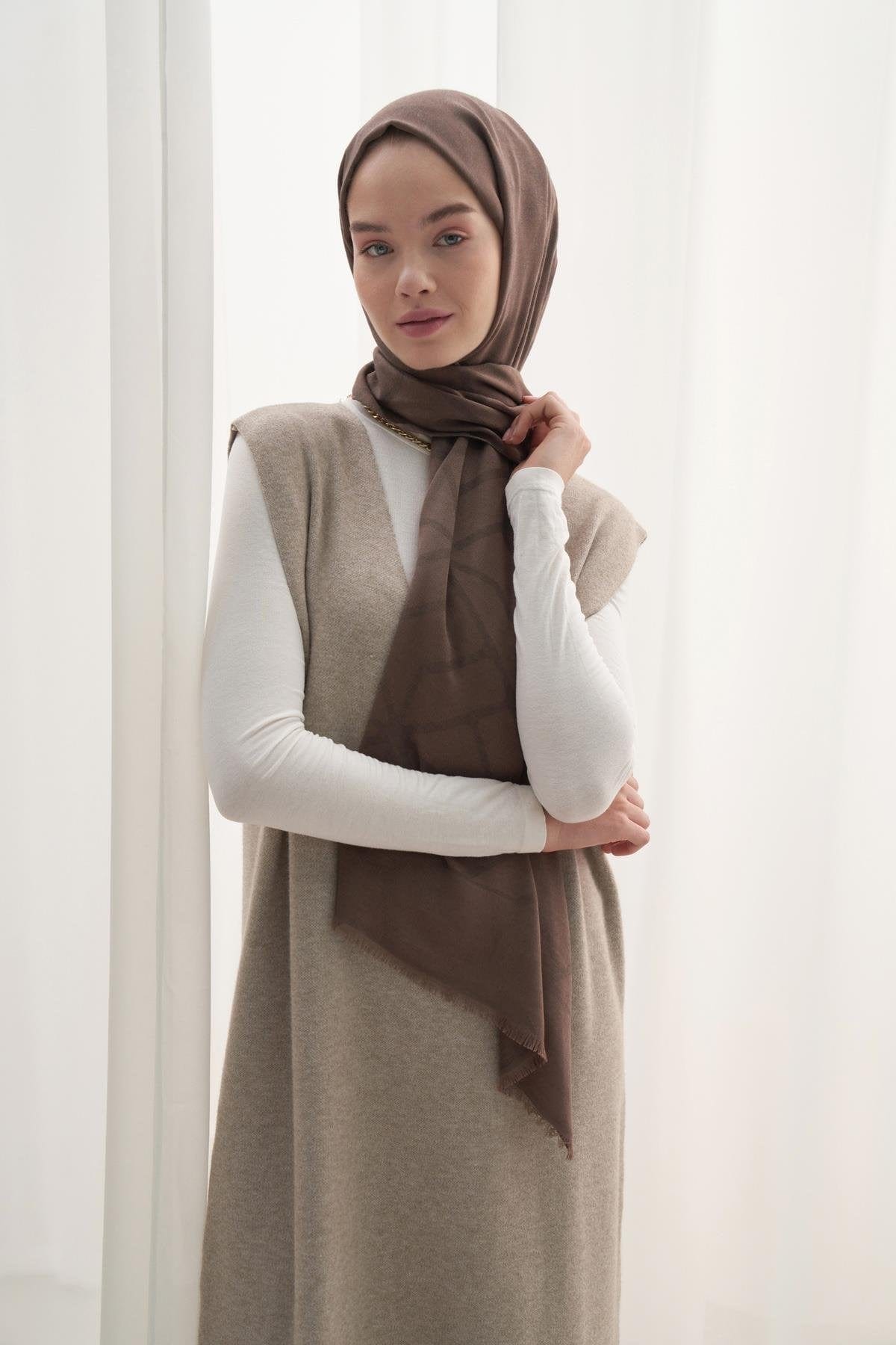 Vence-Double Sided Geometric Pattern Scarf Soft Brown