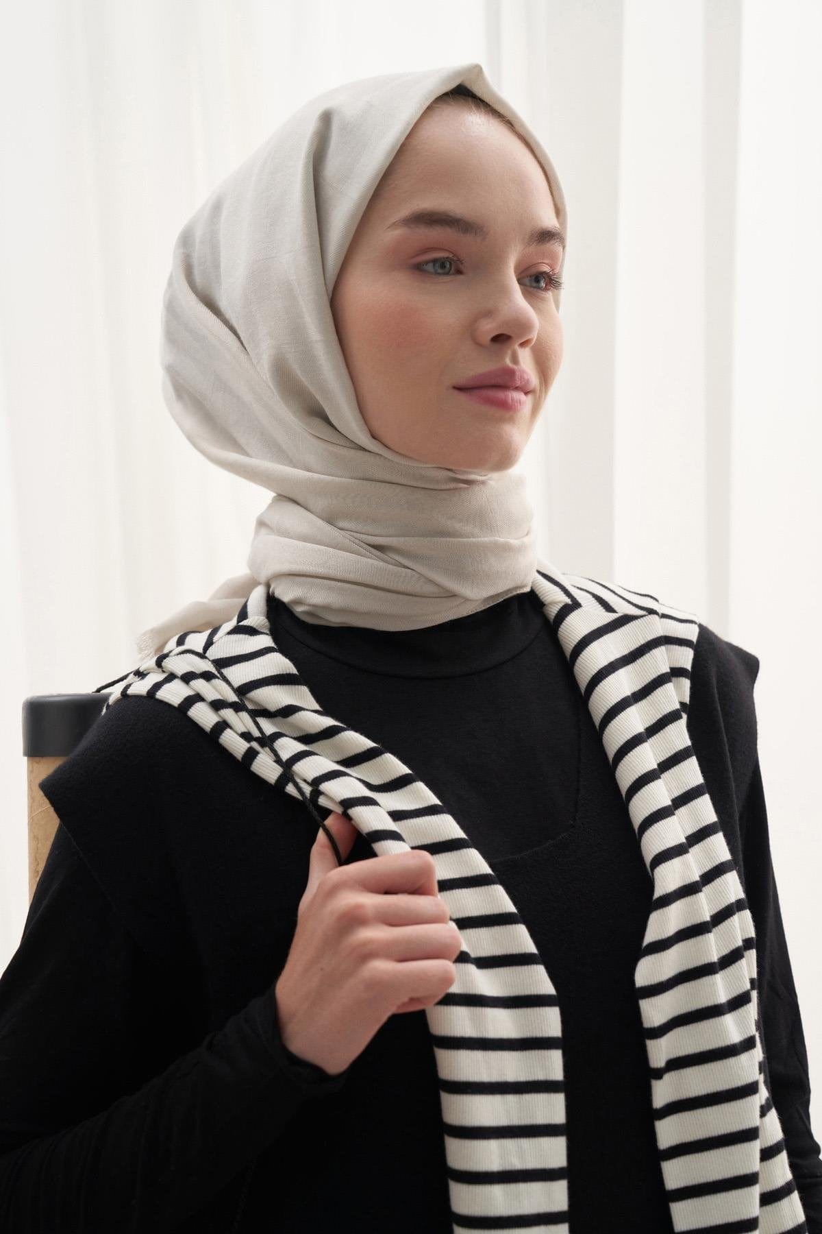 Vence-Double Sided Mio Pattern Scarf Silver