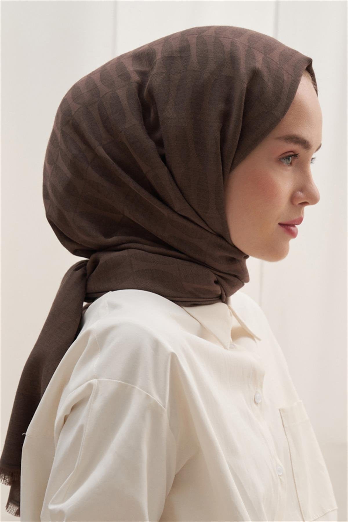 vence-double-sided-mio-pattern-scarf-soft-brown-803.jpg