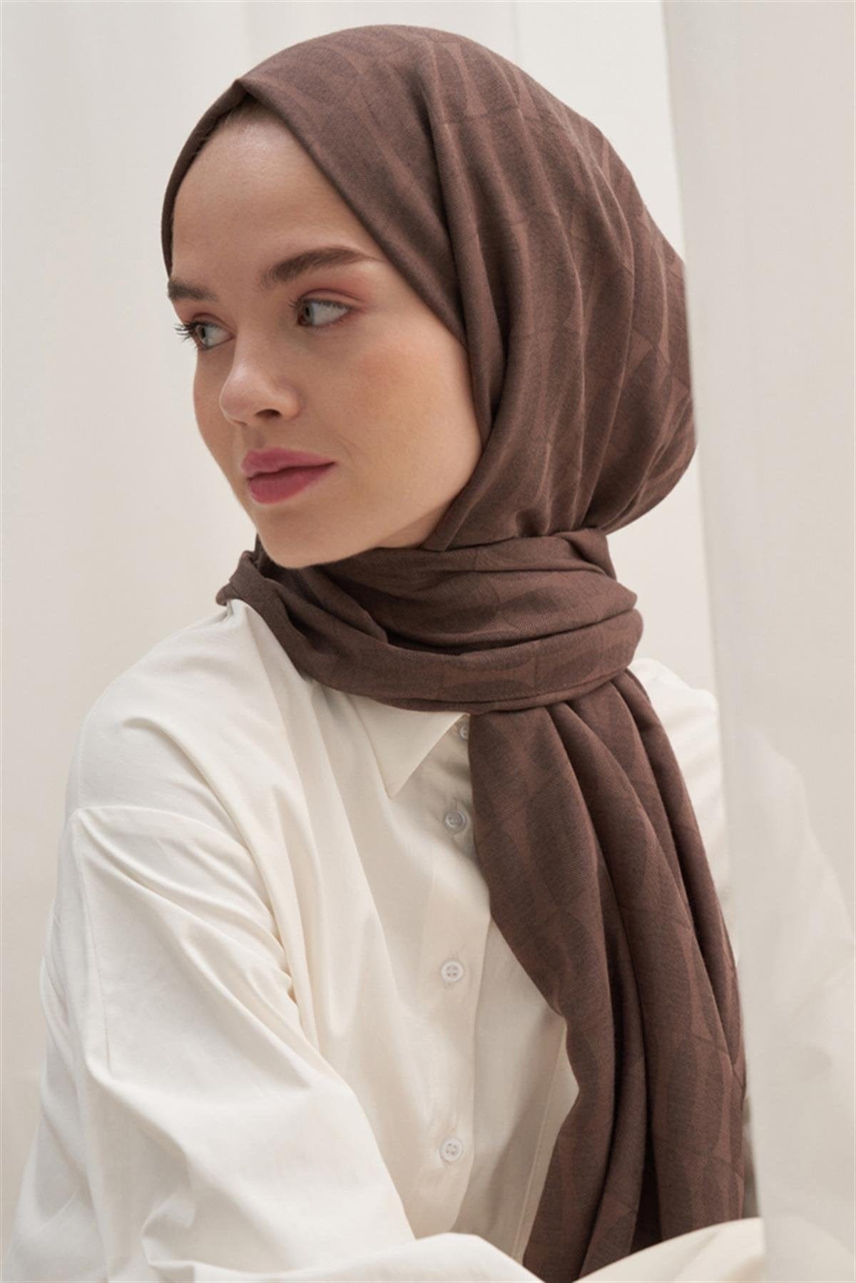 Vence-Double Sided Mio Pattern Scarf Soft Brown