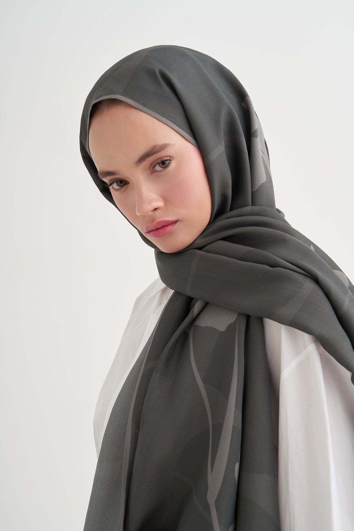 vera-monogram-viscose-scarf-dark-gray-4033.jpg