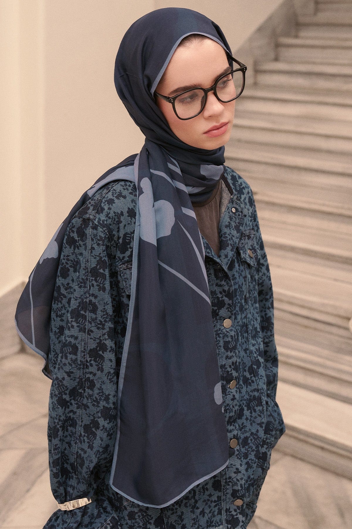 vera-monogram-viscose-scarf-dark-navy-3897.jpg
