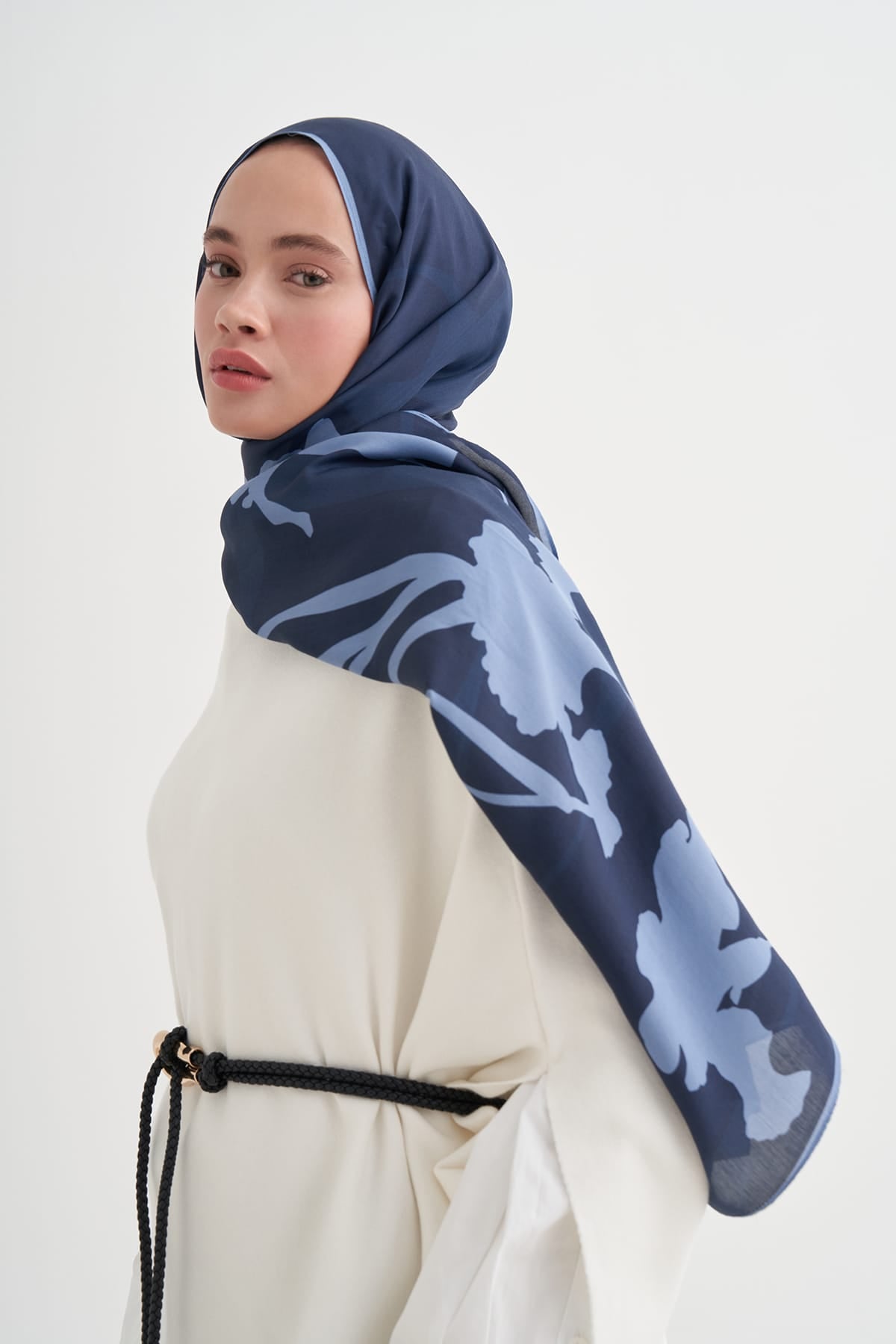 Vera Monogram Viskose-Schal Dunkelmarine
