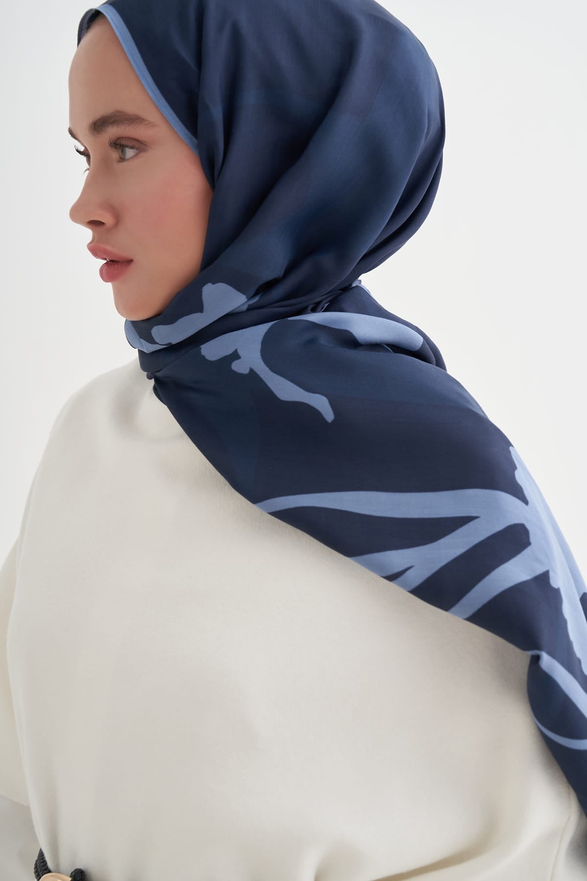 Vera Monogram Viskose-Schal Dunkelmarine