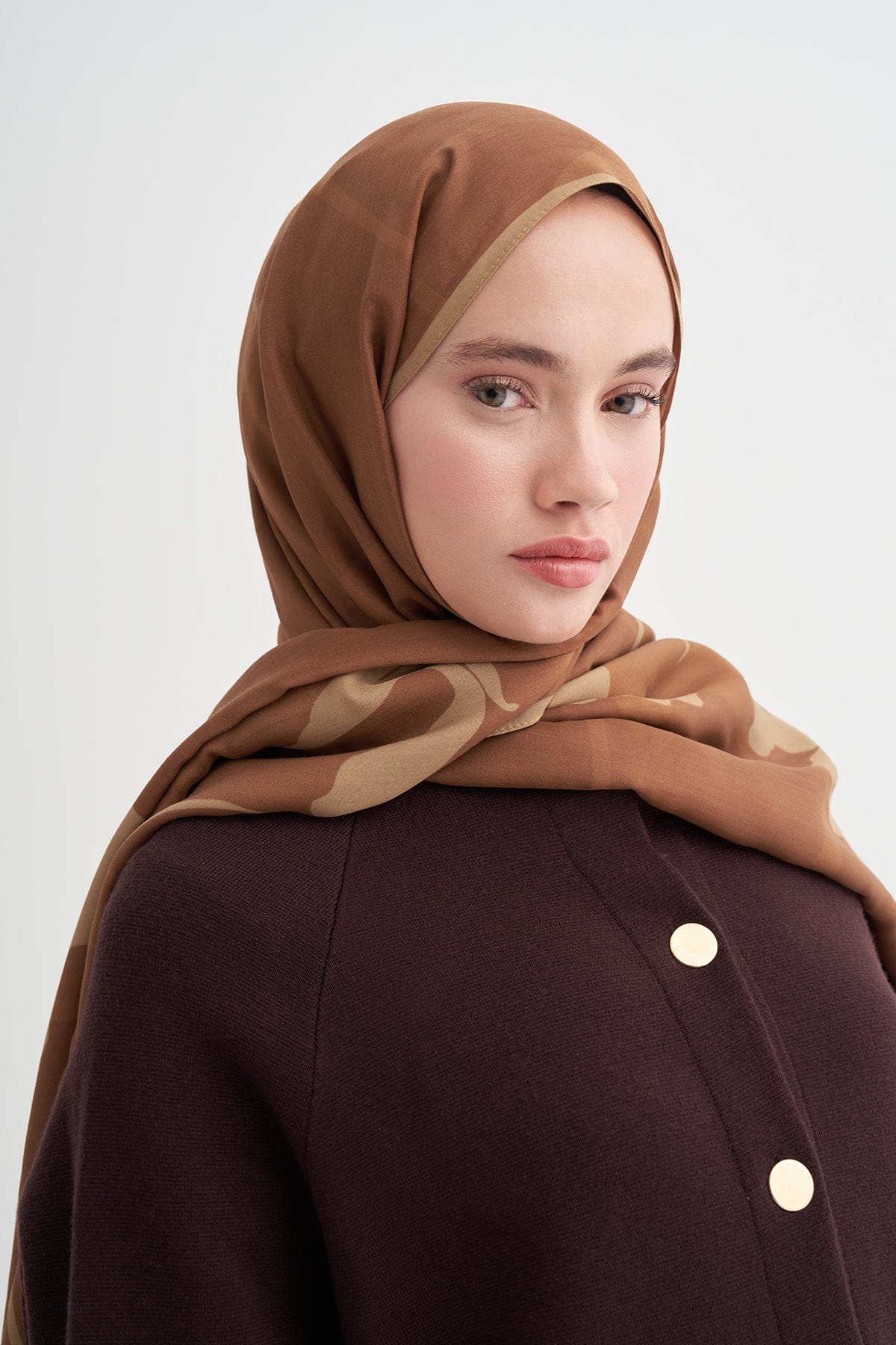 vera-monogram-viscose-scarf-gold-4029.jpg