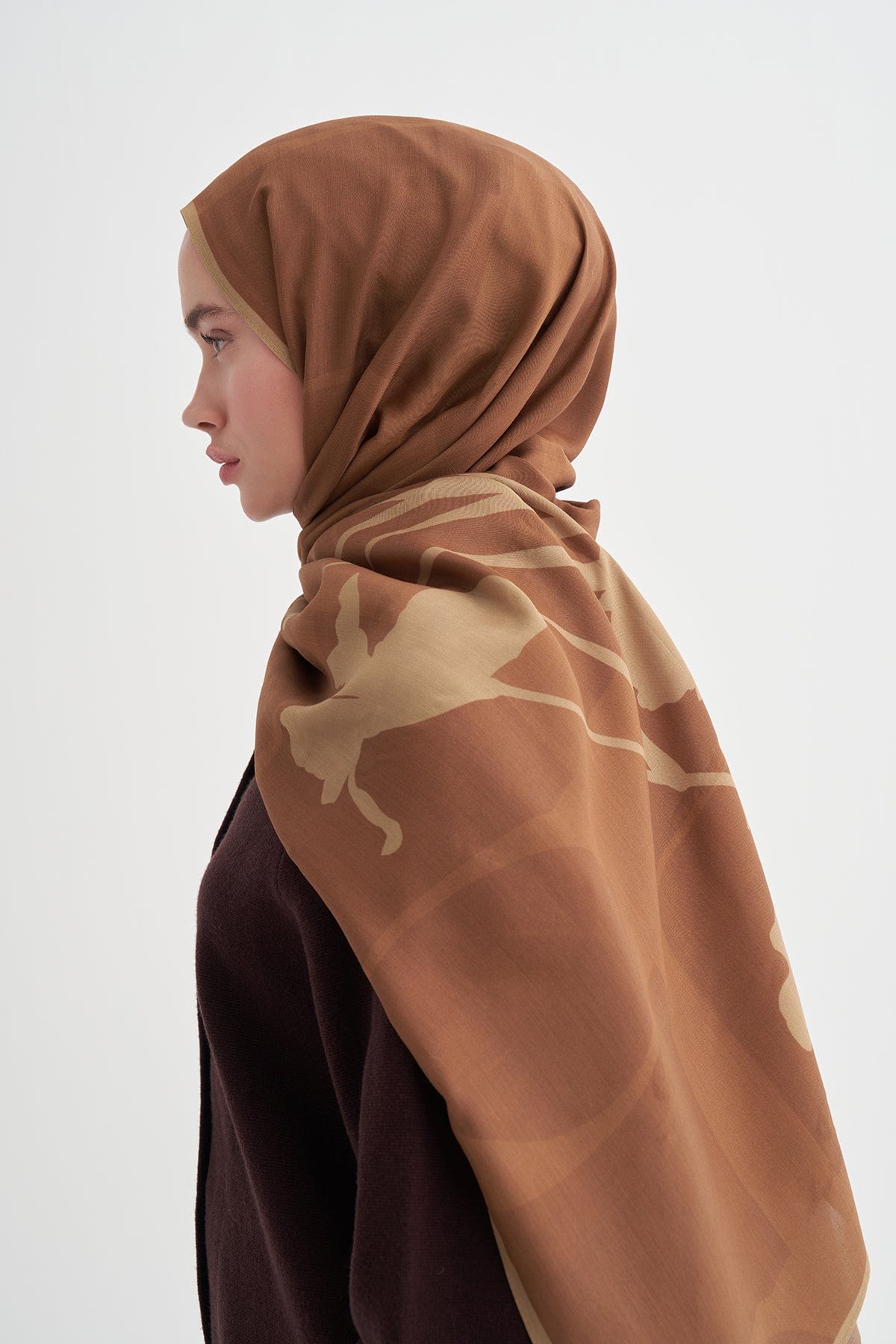 vera-monogram-viscose-scarf-gold-4031.jpg