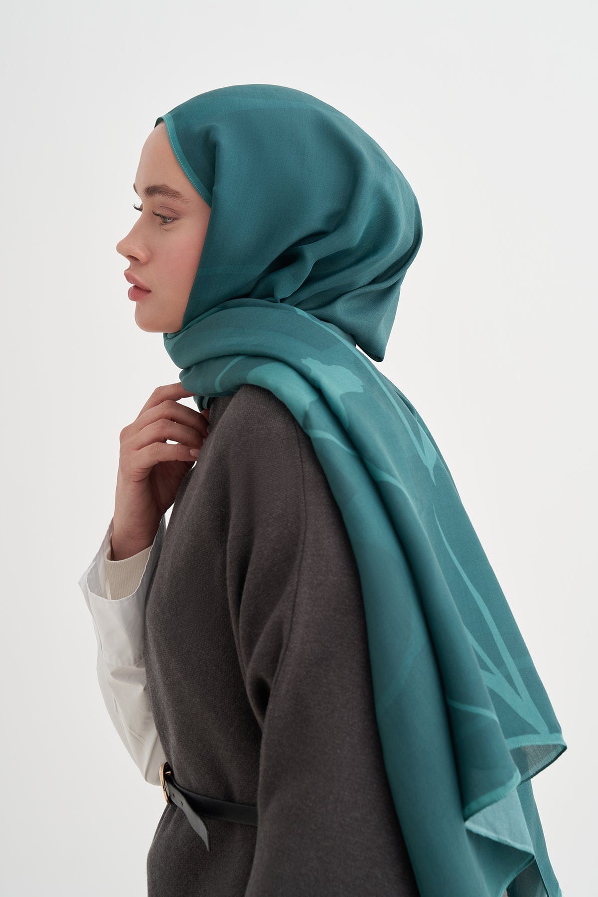 vera-monogram-viscose-scarf-mint-green-4013.jpg