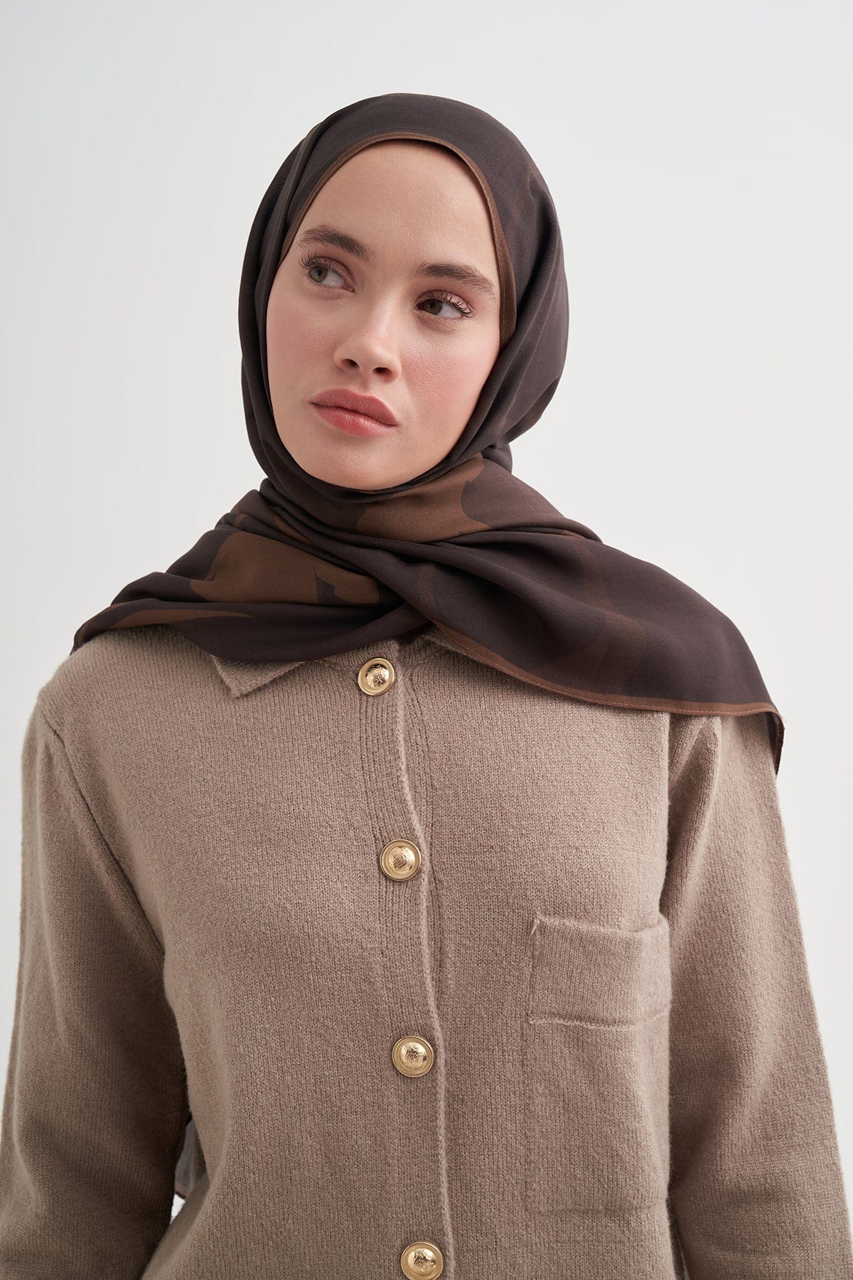vera-monogram-viscose-scarf-mocha-4026.jpg