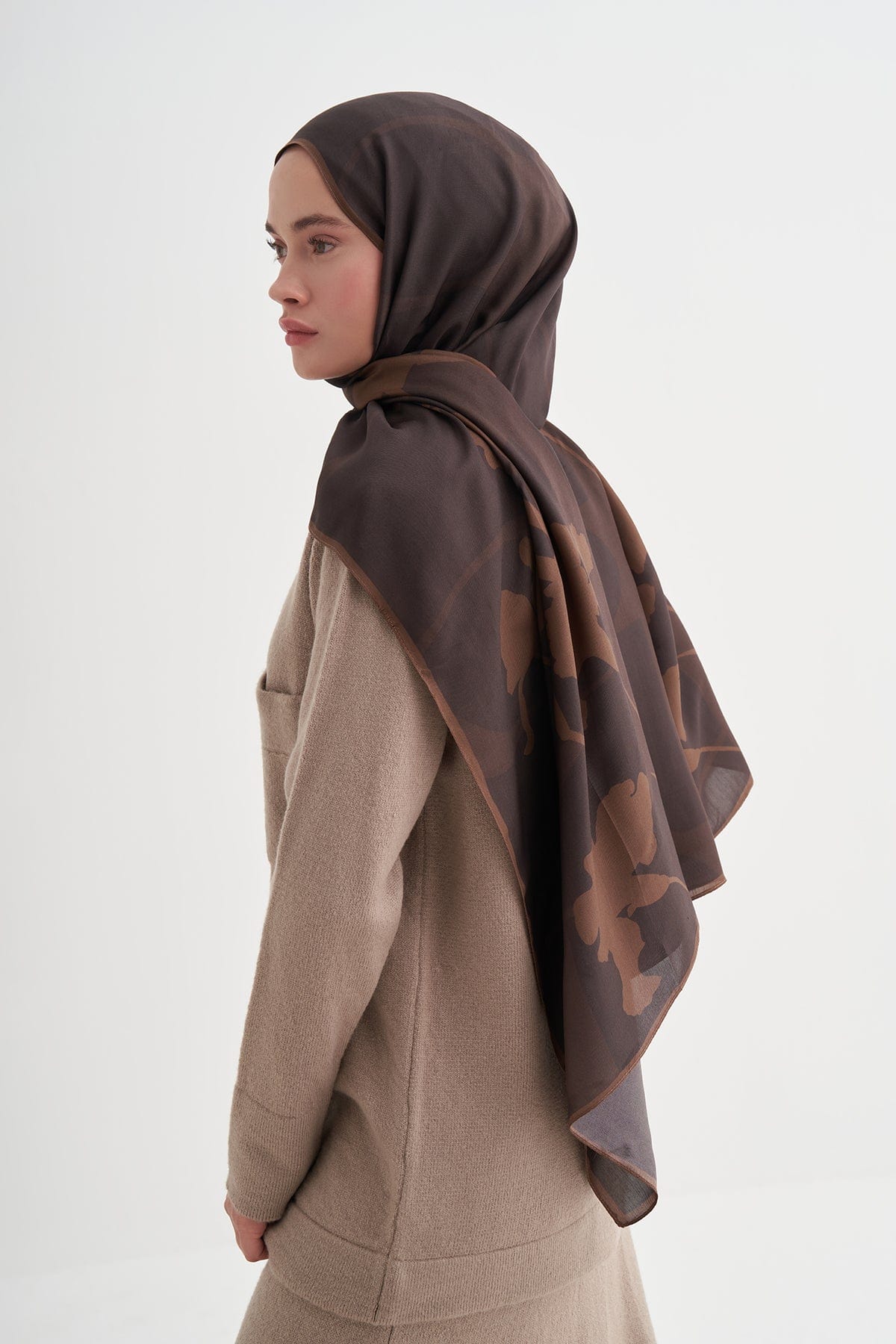 vera-monogram-viscose-scarf-mocha-4028.jpg