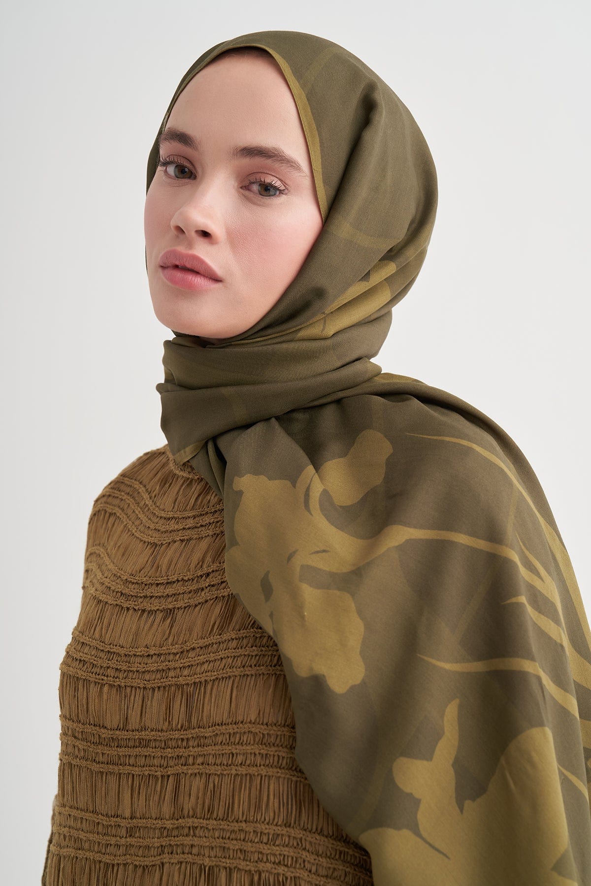 vera-monogram-viscose-scarf-olive-green-4016.jpg