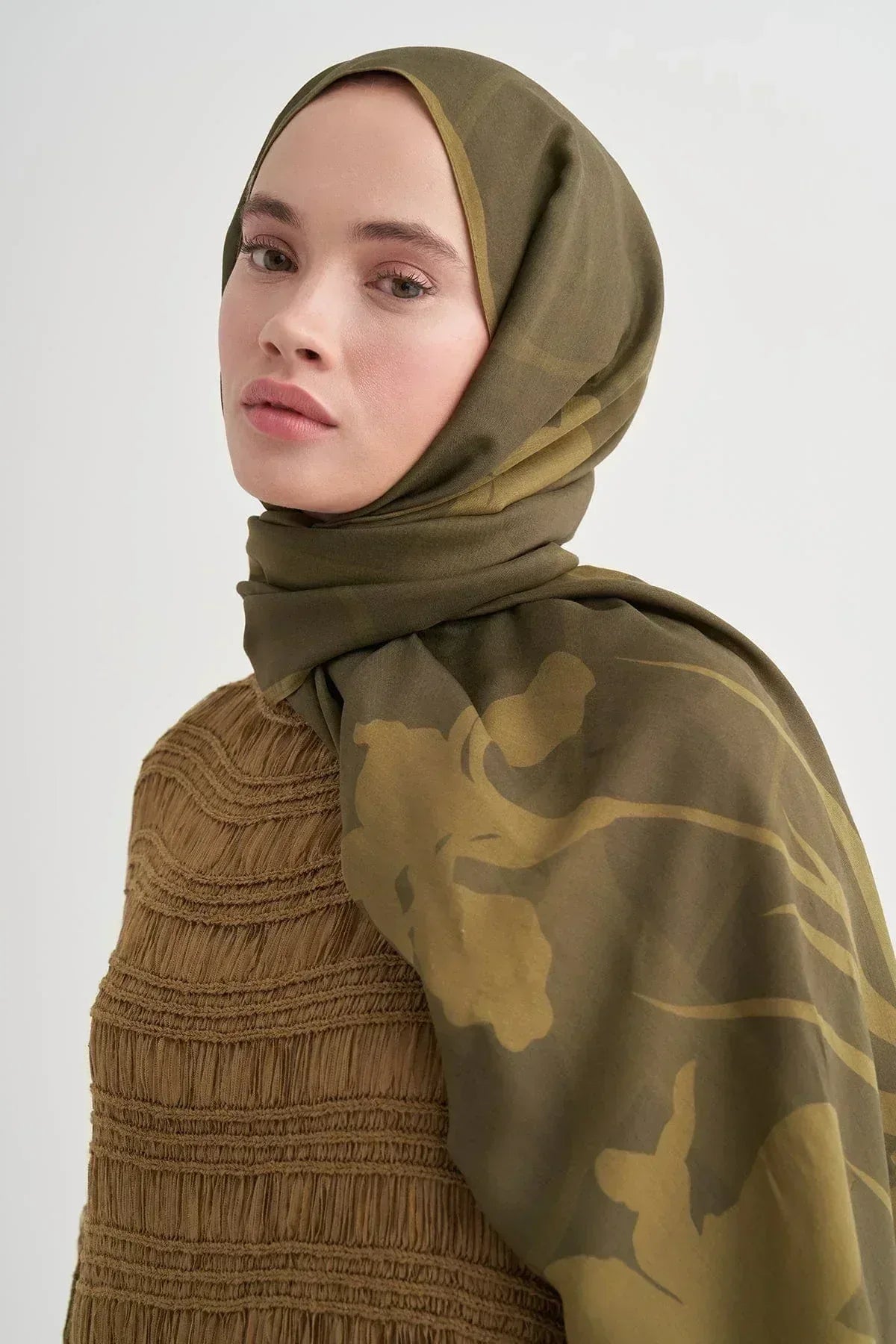 vera-monogram-viscose-scarf-olive-green-4016_48997083-0150-4927-b089-ae44771018d5 - Carell Hijab