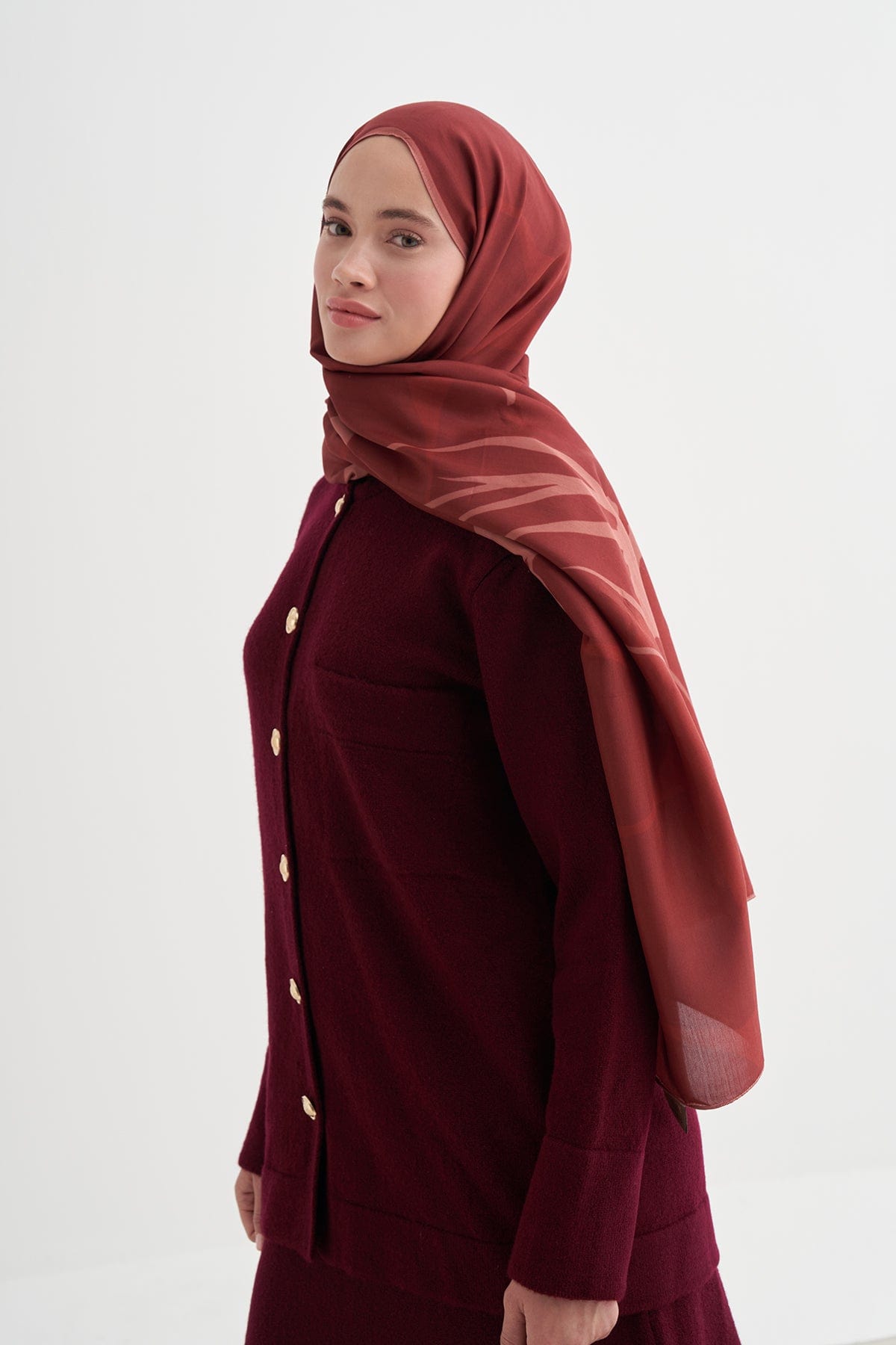 Vera Monogram Viscose Scarf Reddish