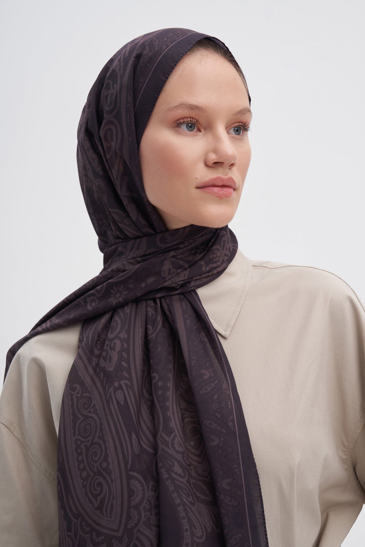 vintage-nilla-cotton-scarf-dark-3511_44e969ca-8b42-4c27-bb30-2d0f39ab0001.jpg