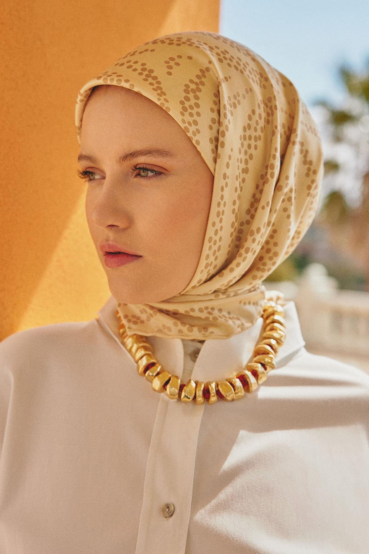 wave-pattern-twill-square-scarf-yellow-1284_7310f1cd-f6bc-4ac4-b1ca-4671ea807a6f.jpg