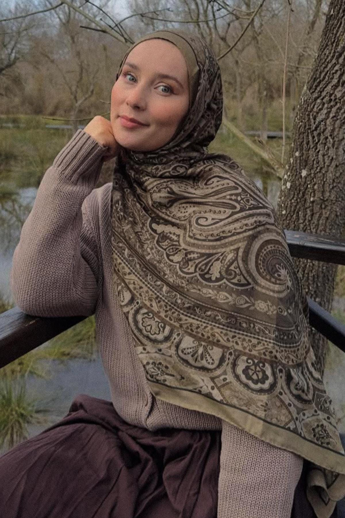 Yıldız Güdük's Choice Saphire Early Silk Scarf Mink