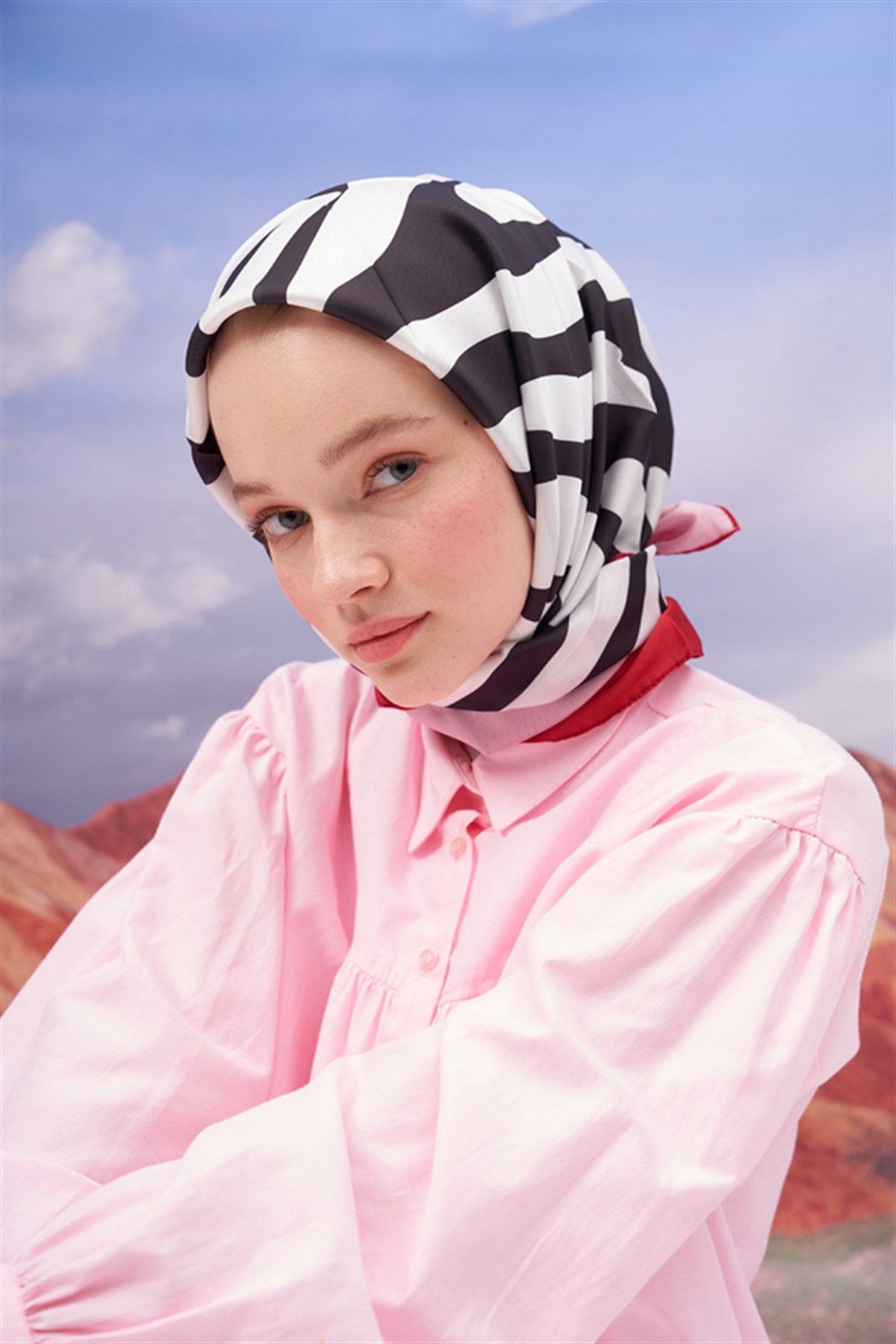 zebra-pattern-twill-square-scarf-1352_e5695533-f839-40a0-a783-b3b5b843fa78.jpg
